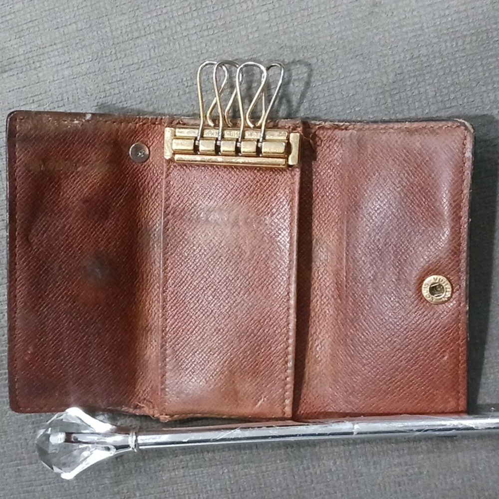 Louis Vuitton Brown and Gold Monogram Key Case - Picture 11 of 14